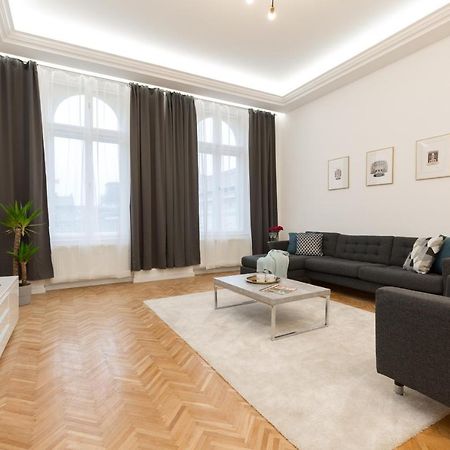 Space And Style In The Heart Of Budapest W 2Br&2Bt المظهر الخارجي الصورة